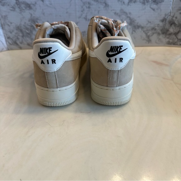 Nike Air Force 1 - Picture 7 of 10